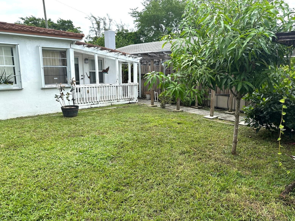 31 Sw 10th Street - Photo 0
