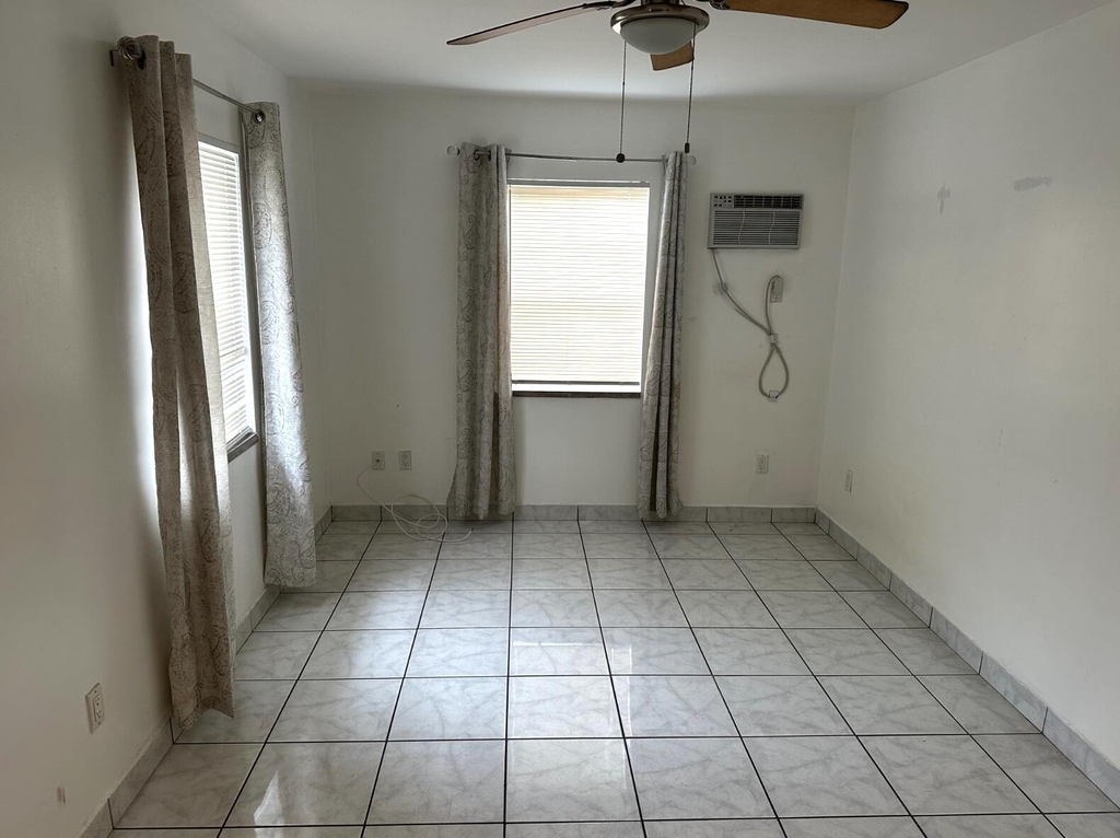 31 Sw 10th Street - Photo 4