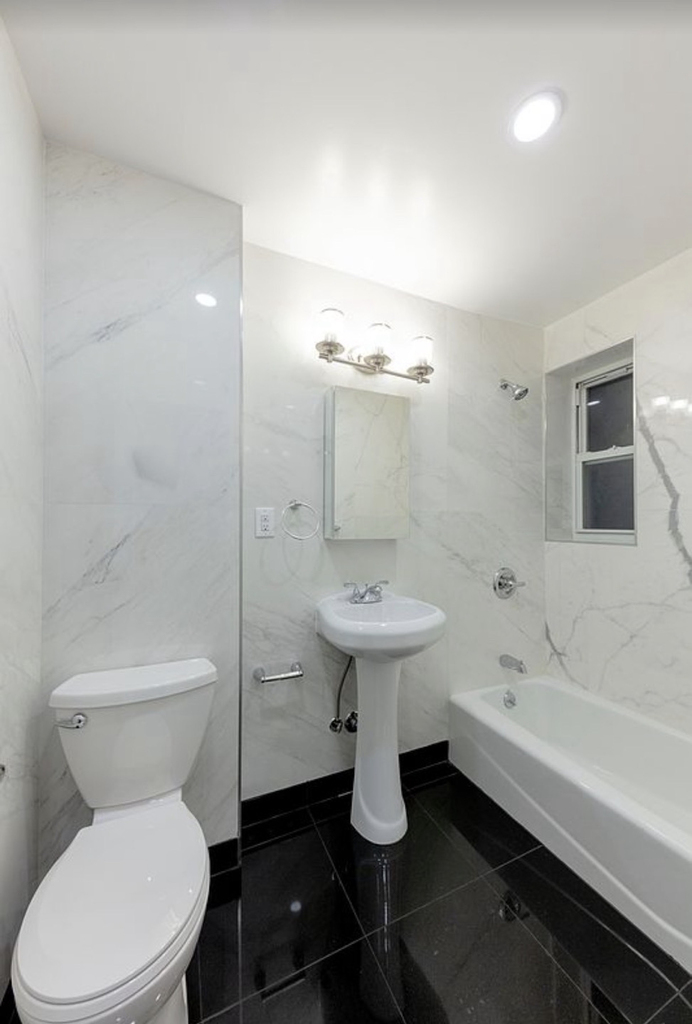 110 Varick Street - Photo 4