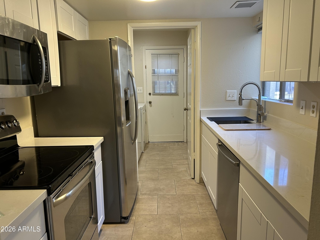 925 E Beryl Avenue - Photo 1
