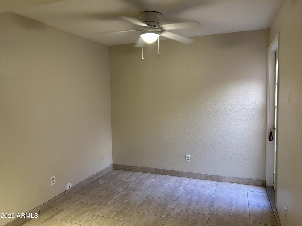 925 E Beryl Avenue - Photo 4