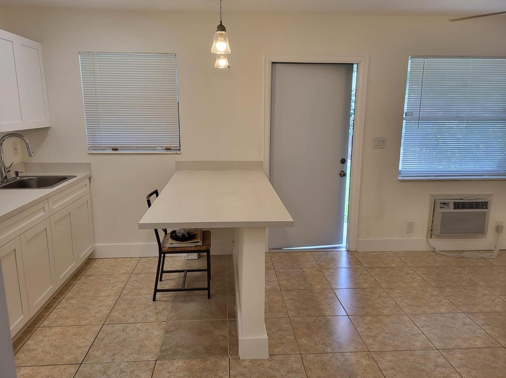 317 N 61st Terrace - Photo 2