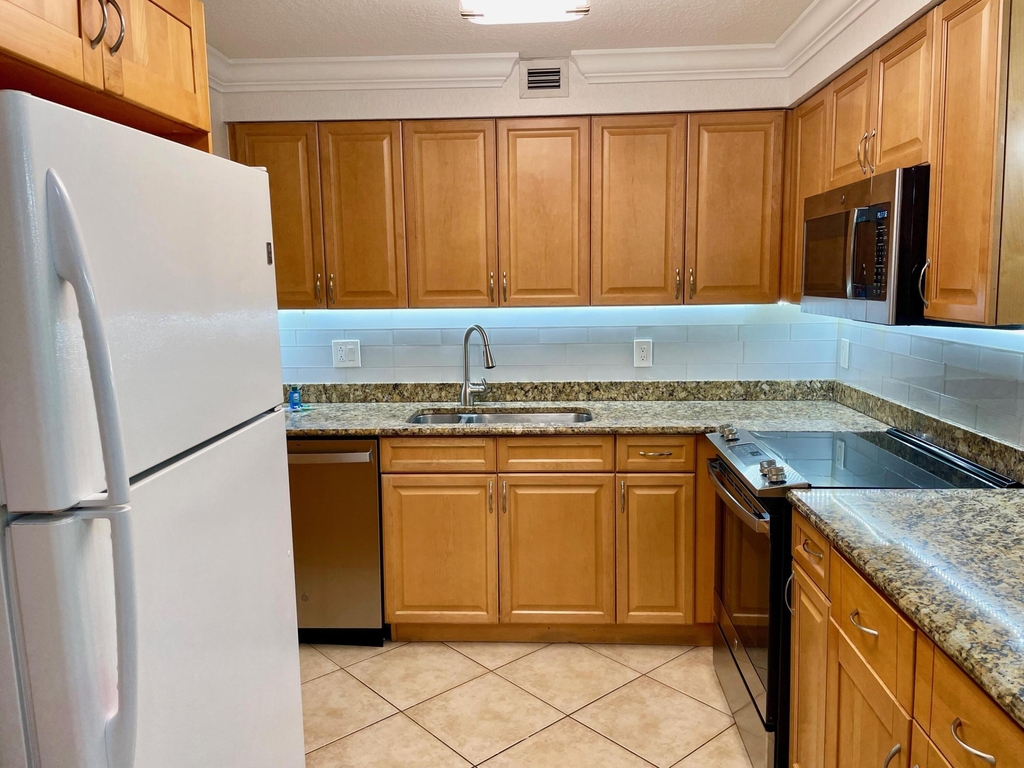 1000 Spanish River Road - Photo 7