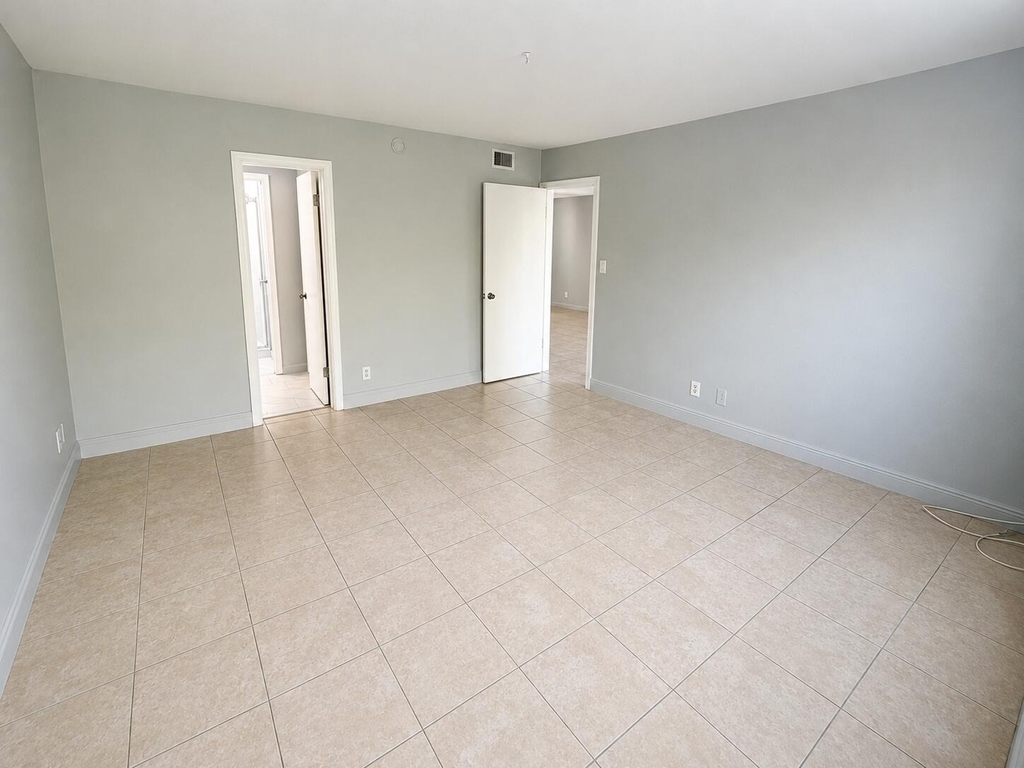4321 Nw 9th Avenue - Photo 2