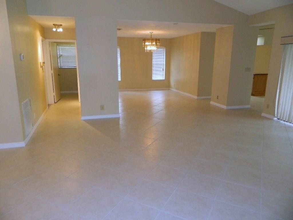 4002 Nw 73rd Avenue - Photo 3