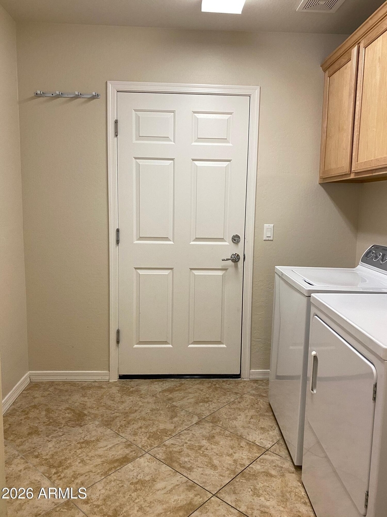 2130 W Hunter Court - Photo 4
