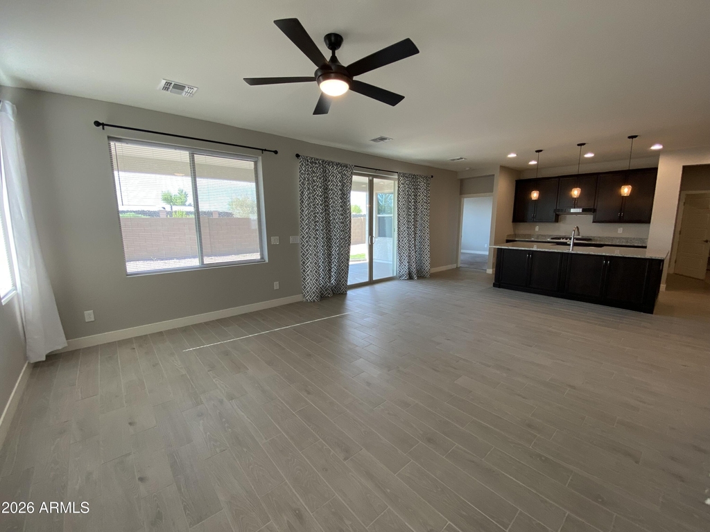 1560 W Avenida Del Valle -- - Photo 2