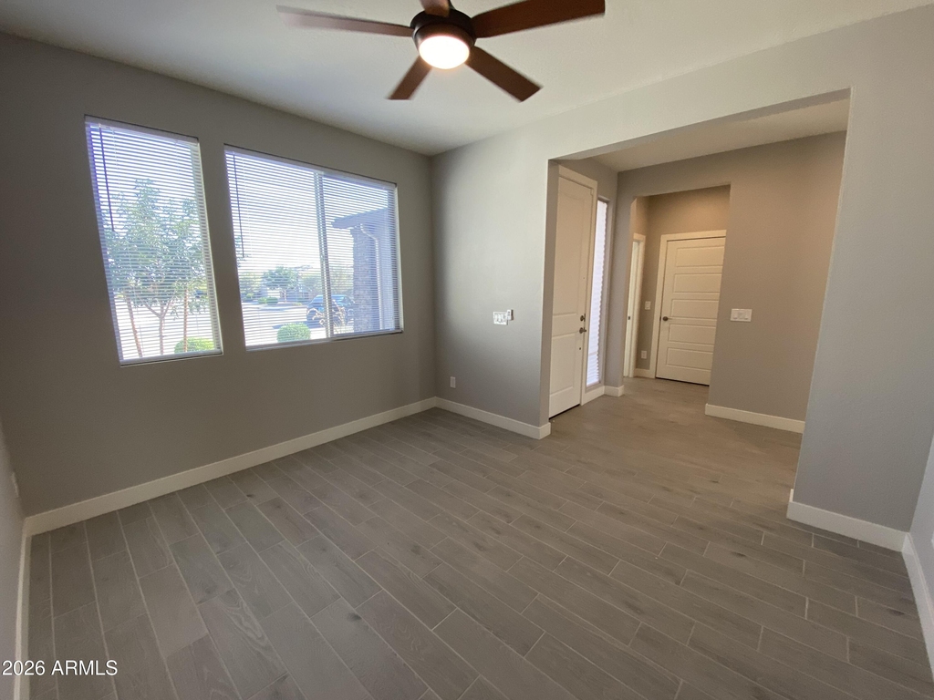 1560 W Avenida Del Valle -- - Photo 4