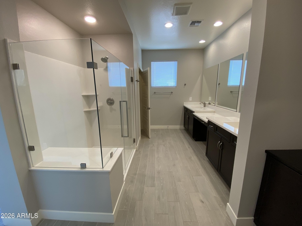 1560 W Avenida Del Valle -- - Photo 7