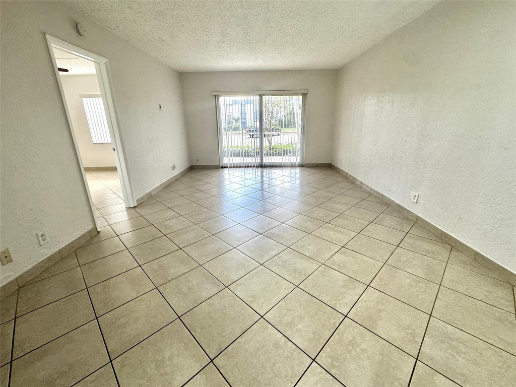 770 Se 2nd Avenue - Photo 2