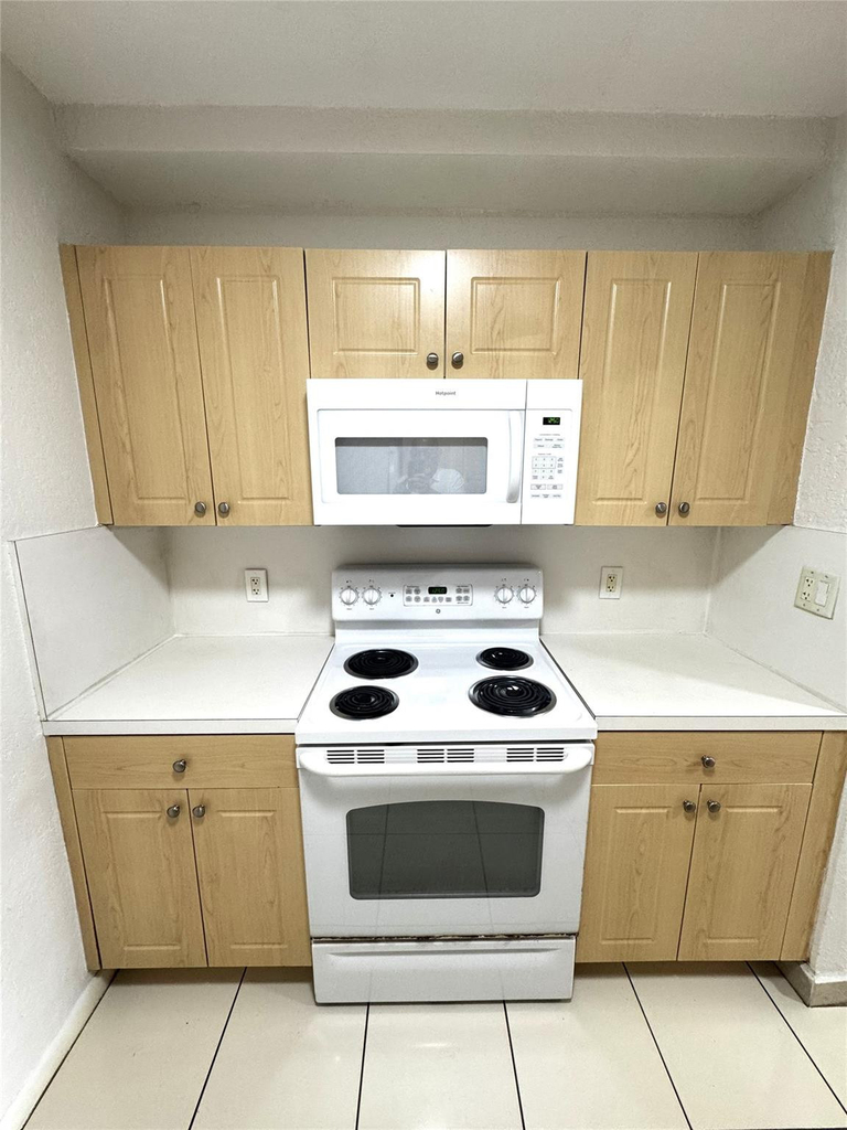 770 Se 2nd Avenue - Photo 4