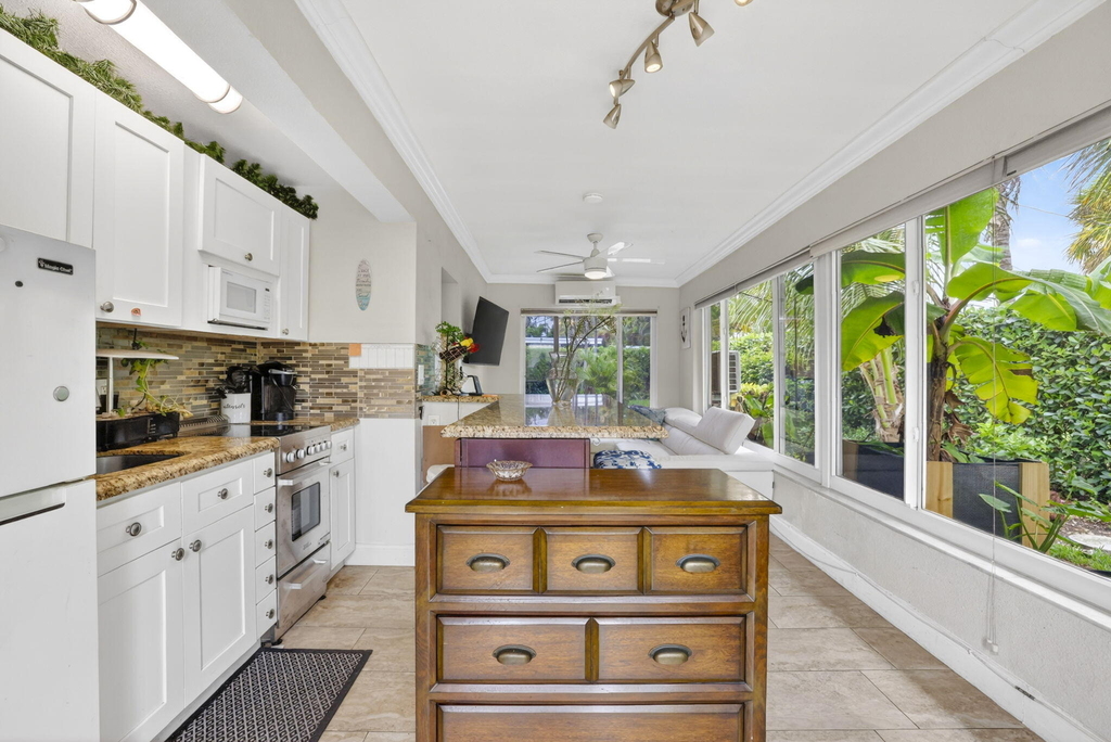 3207 Marine Drive - Photo 4