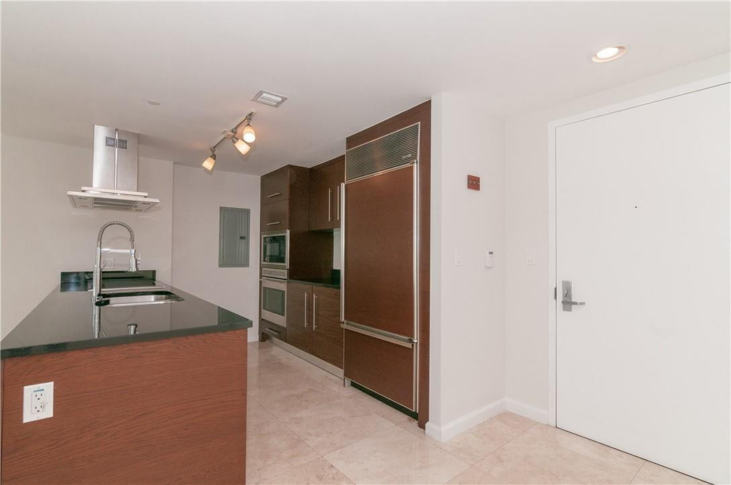 465 Brickell Avenue - Photo 7