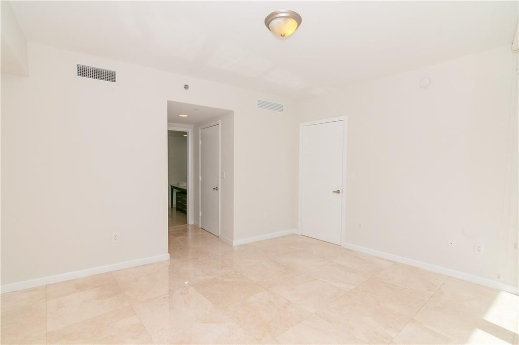 465 Brickell Avenue - Photo 17
