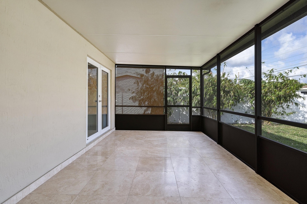 2475 Ne 214th Street - Photo 18