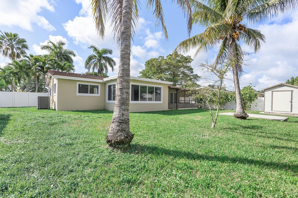 2475 Ne 214th Street - Photo 23