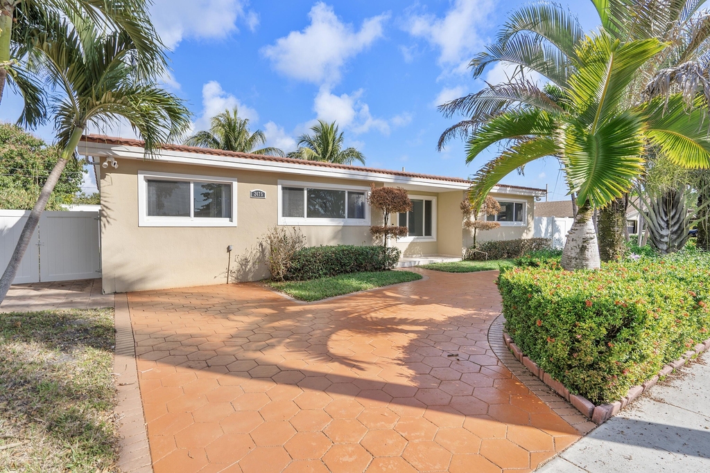 2475 Ne 214th Street - Photo 2