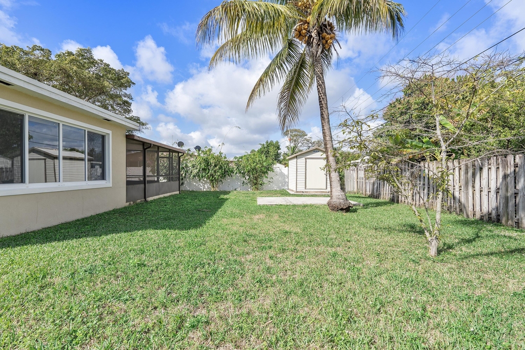 2475 Ne 214th Street - Photo 22