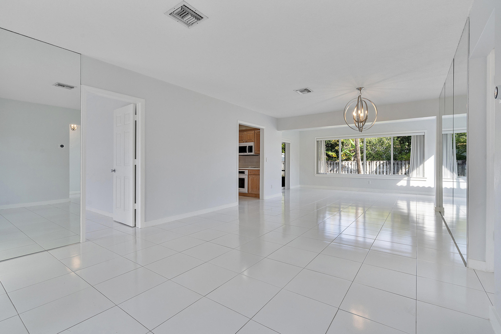 2475 Ne 214th Street - Photo 4