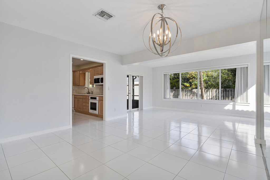 2475 Ne 214th Street - Photo 6