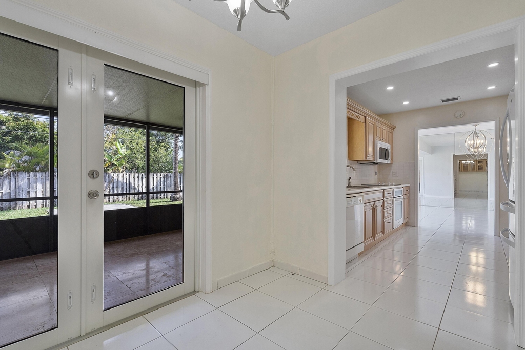 2475 Ne 214th Street - Photo 17