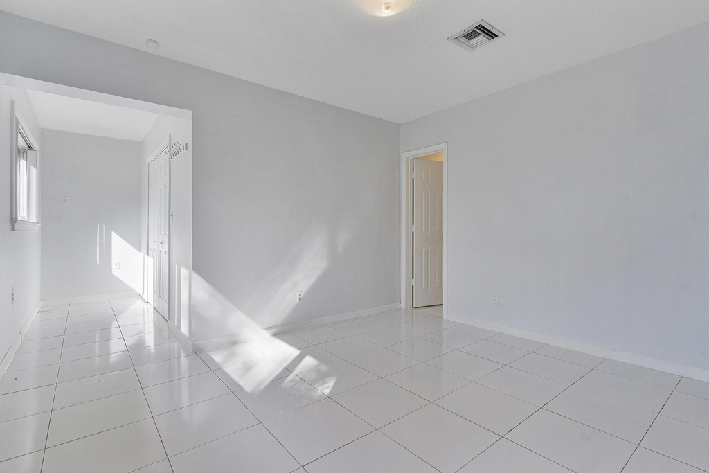 2475 Ne 214th Street - Photo 12