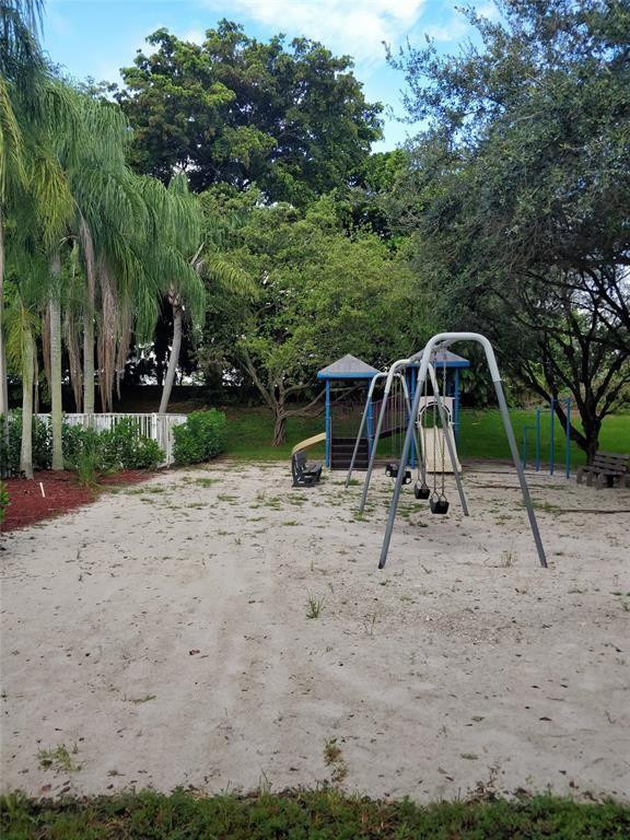 7913 Sanibel Drive - Photo 11