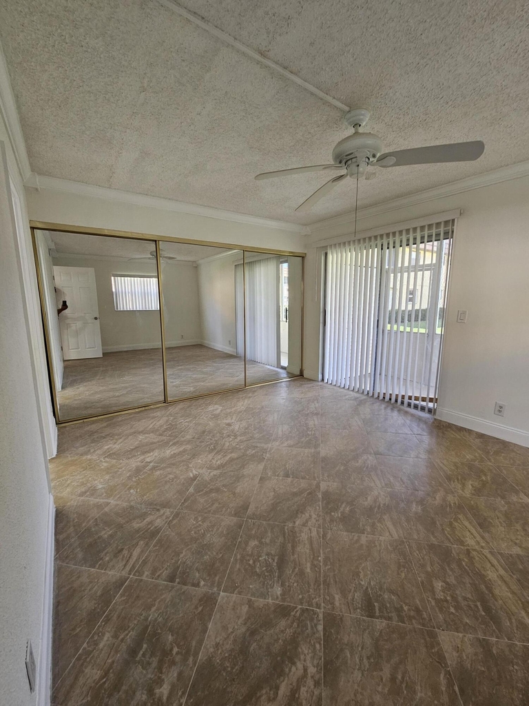 211 E Saxony Lane - Photo 9