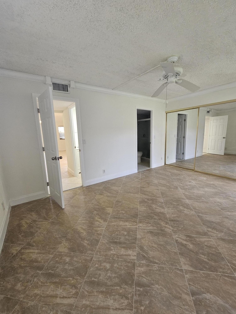 211 E Saxony Lane - Photo 8