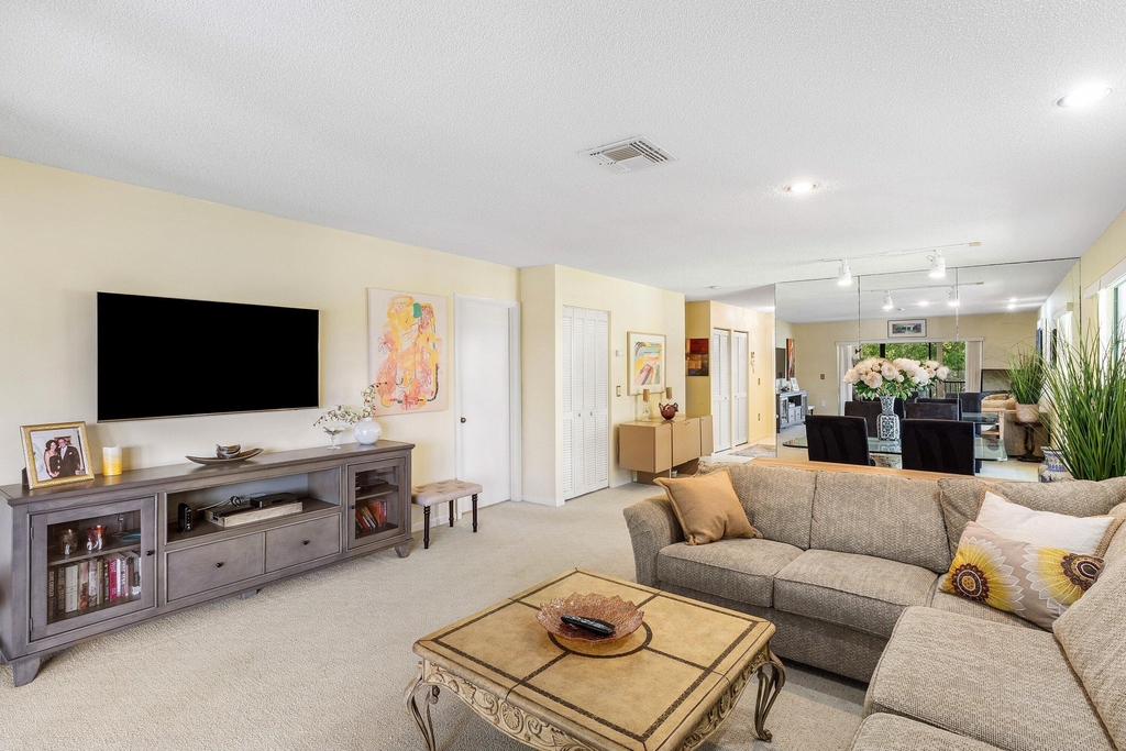29 Stratford Lane W - Photo 8