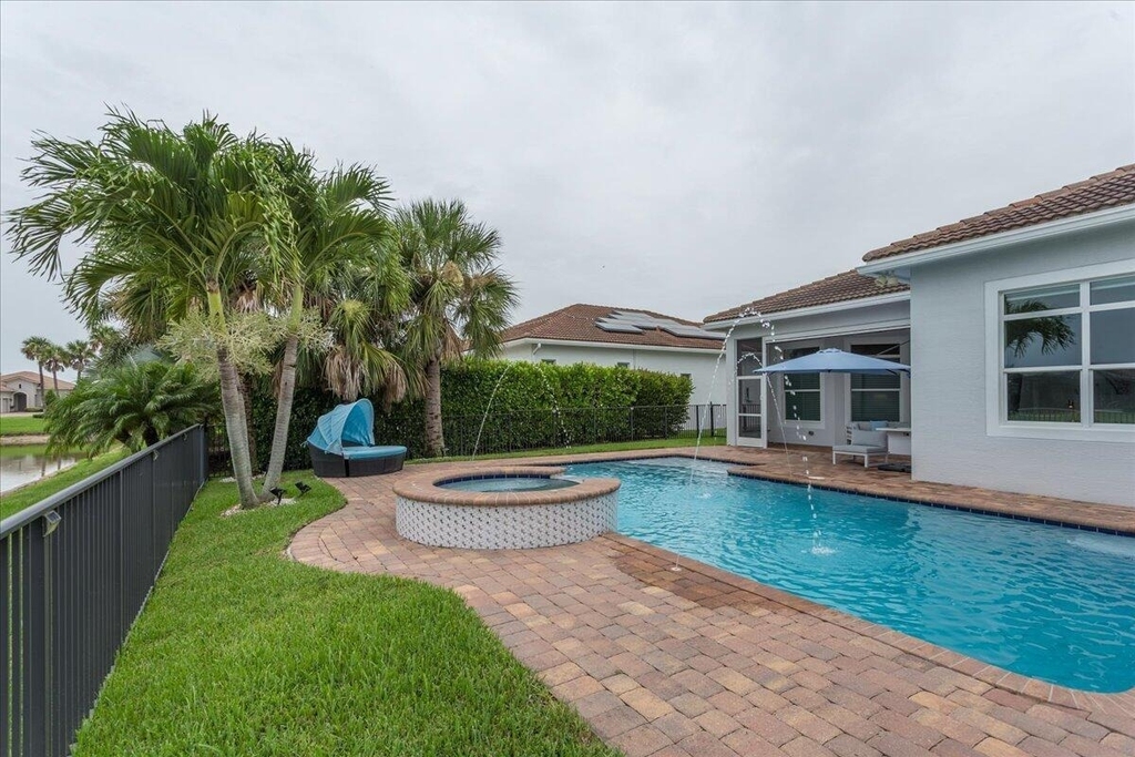 22001 Sw Tivolo Way - Photo 2