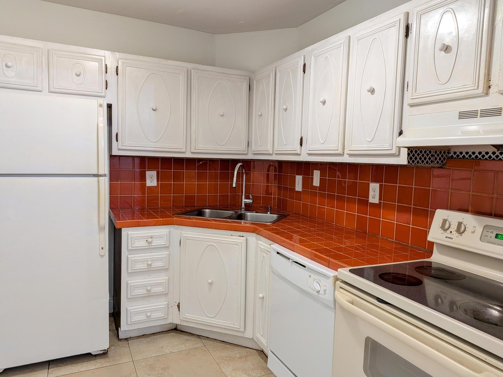 3119 Oakland Shores Drive - Photo 0