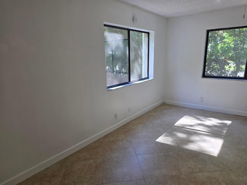 170 Se 7th Street Se - Photo 8