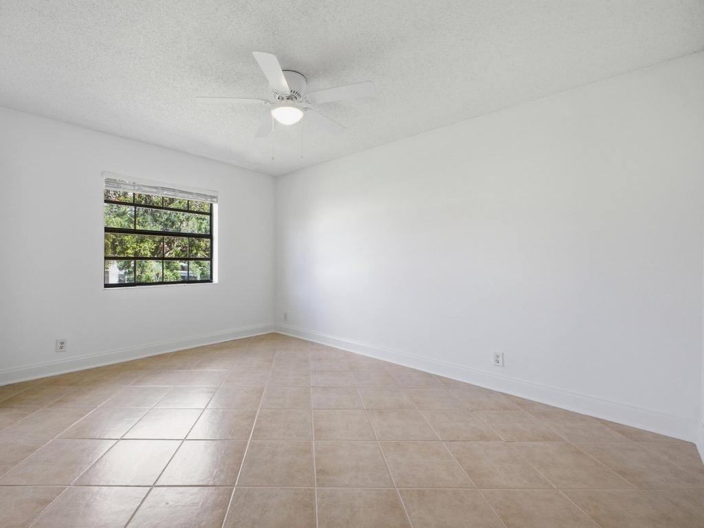 321 Norwood Terrace - Photo 22