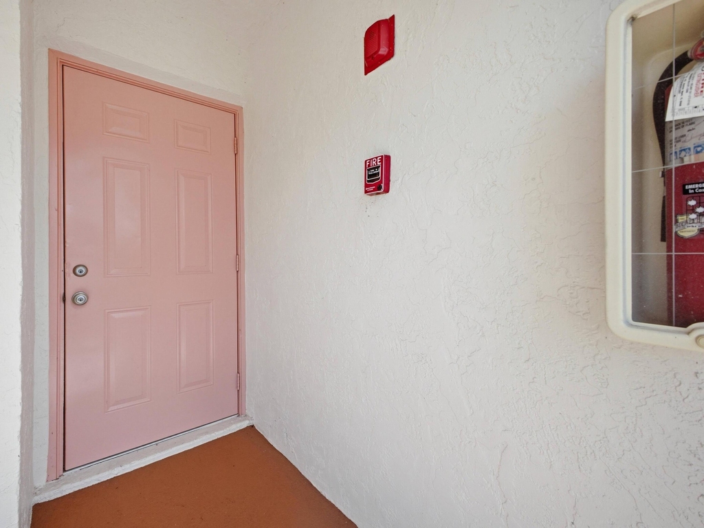 321 Norwood Terrace - Photo 4
