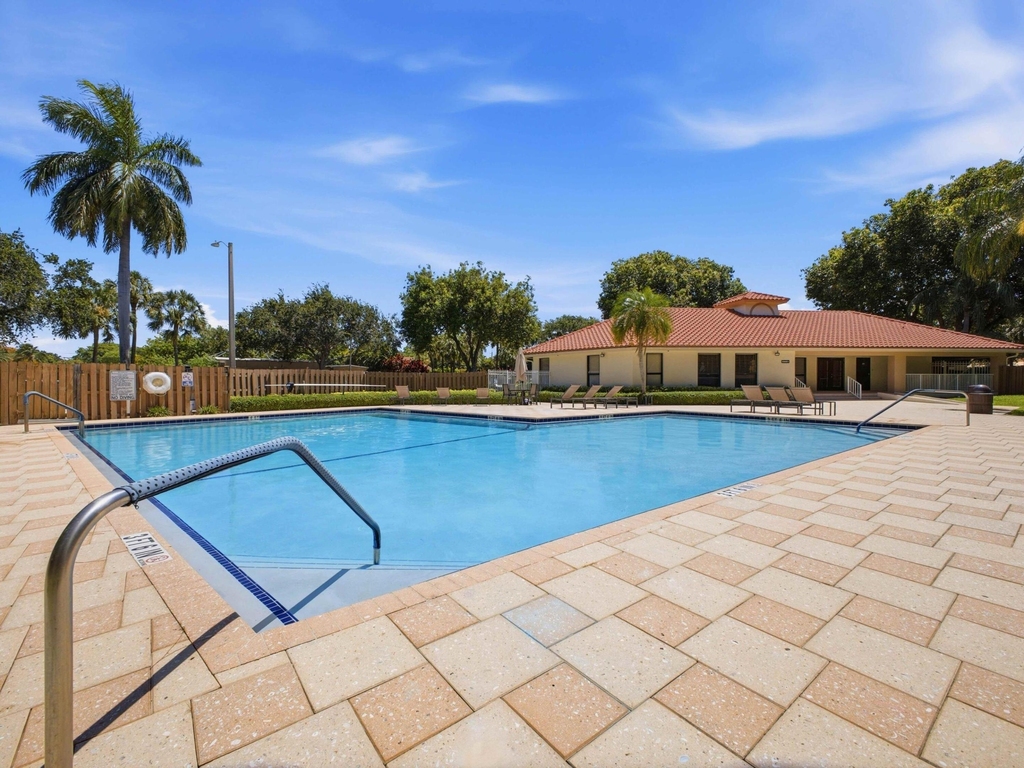 321 Norwood Terrace - Photo 33