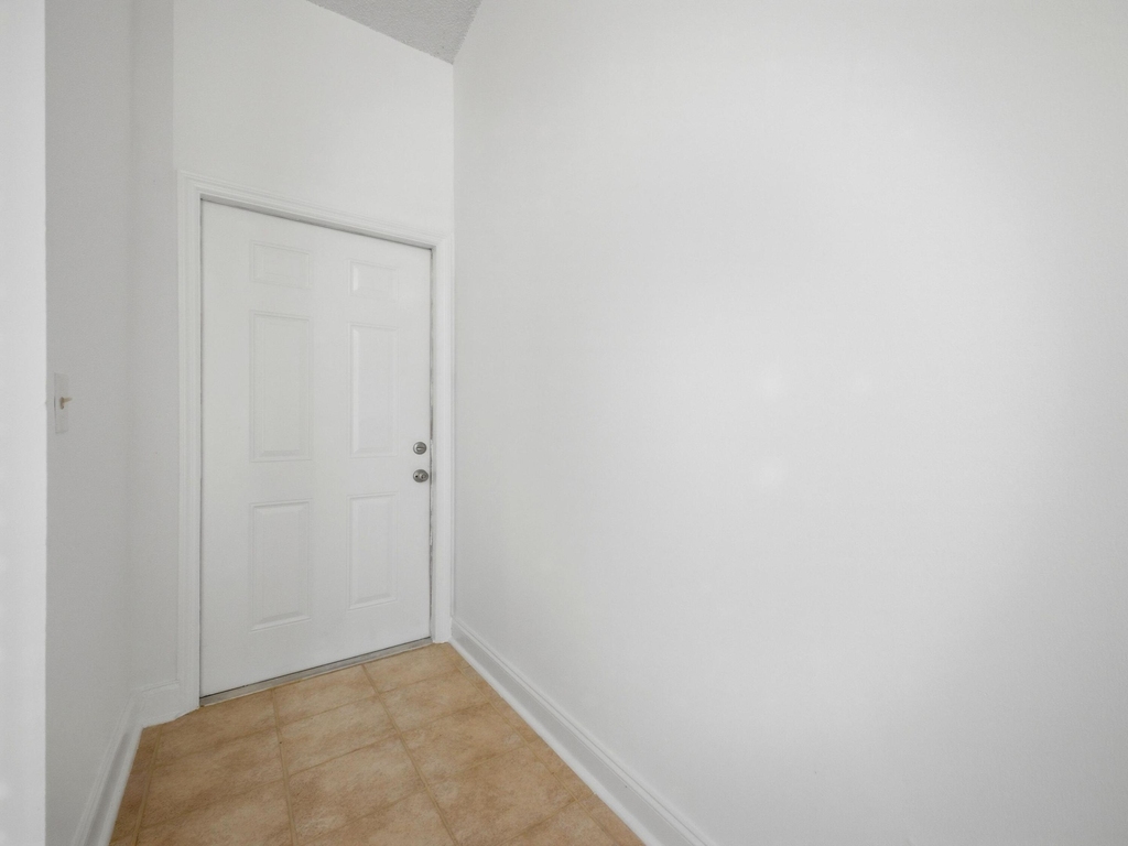 321 Norwood Terrace - Photo 5