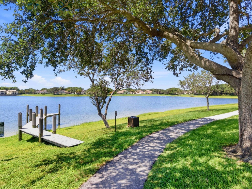 321 Norwood Terrace - Photo 30