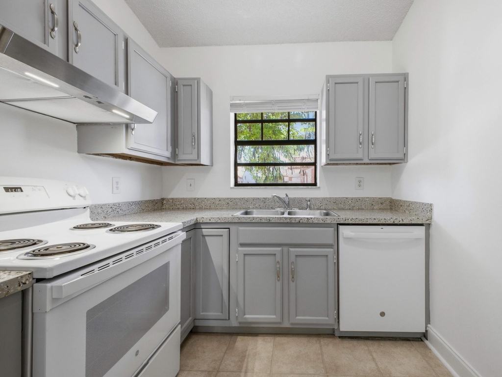 321 Norwood Terrace - Photo 8
