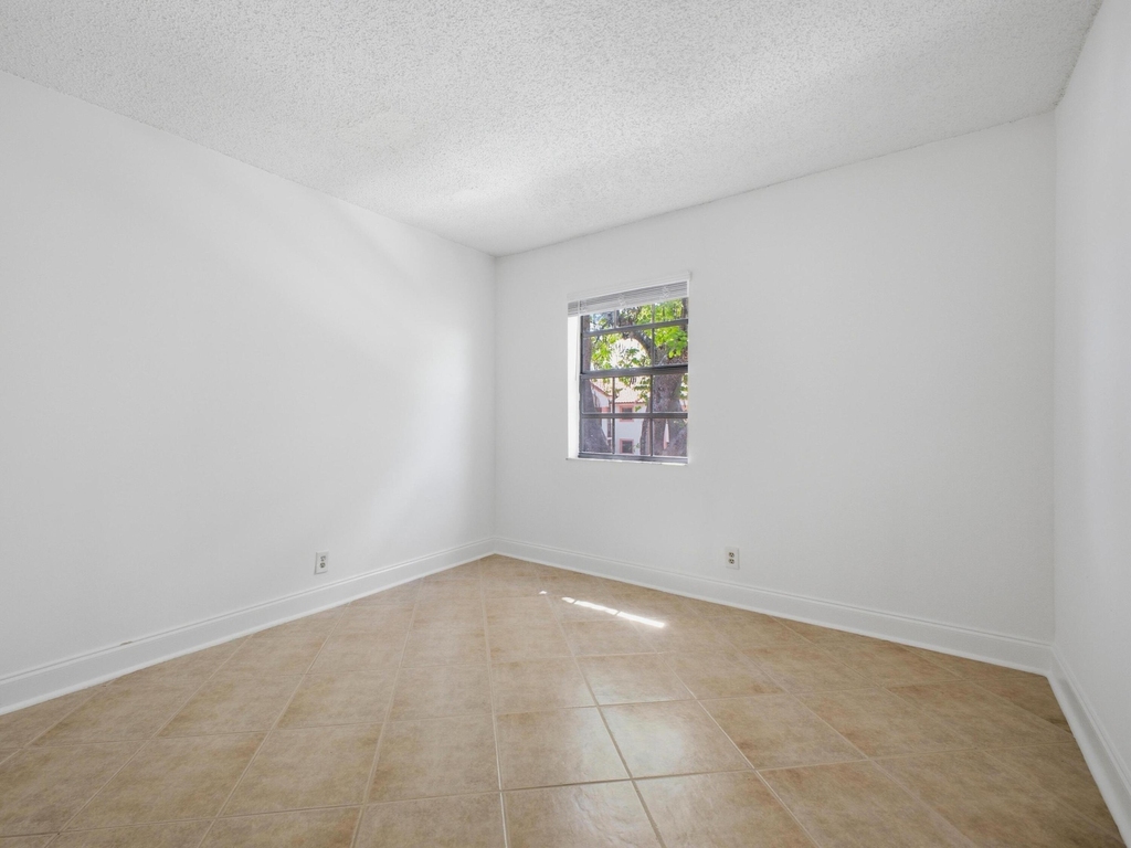 321 Norwood Terrace - Photo 17