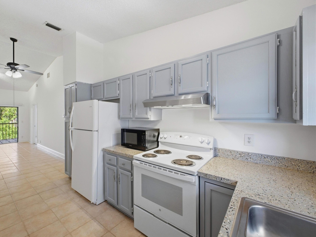 321 Norwood Terrace - Photo 10