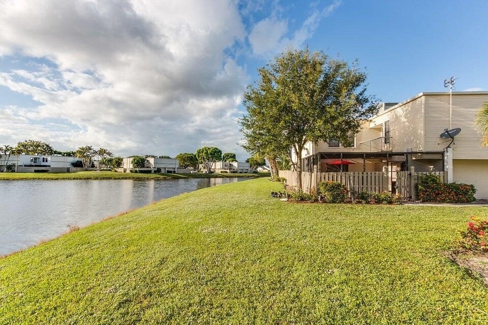 1608 Shaker Circle - Photo 2