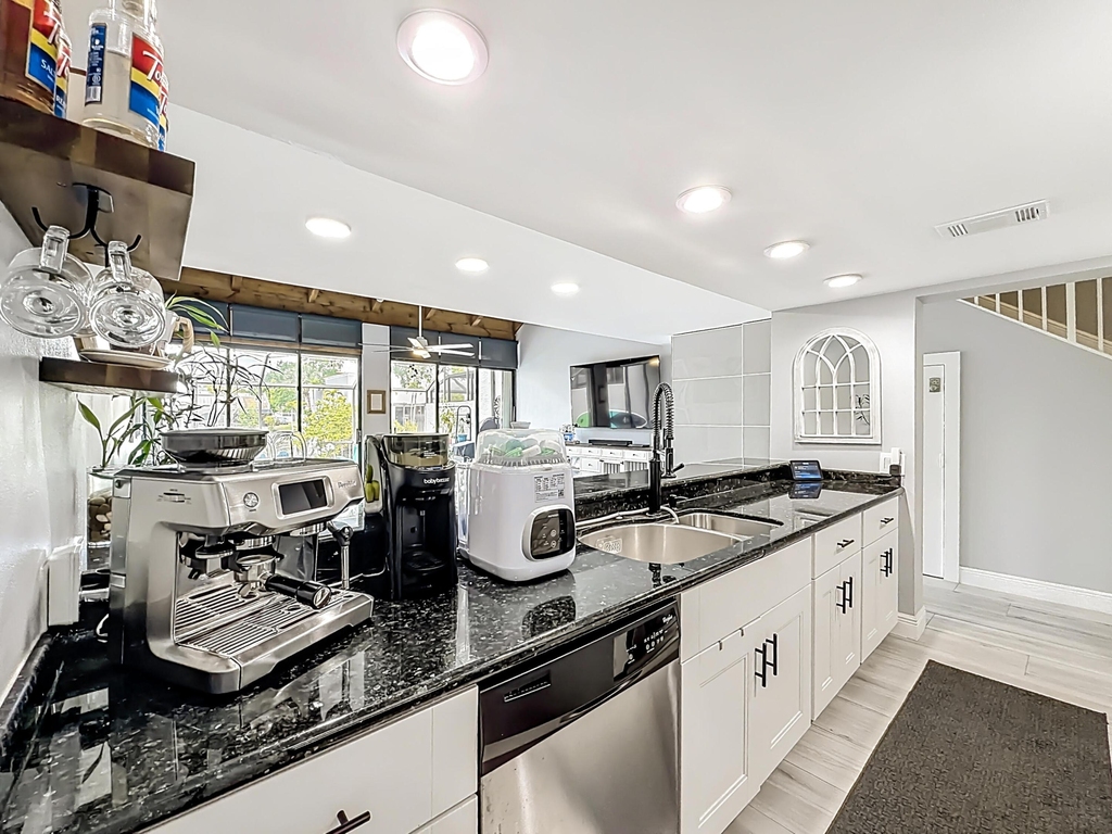 11313 Nw 15th Street - Photo 17