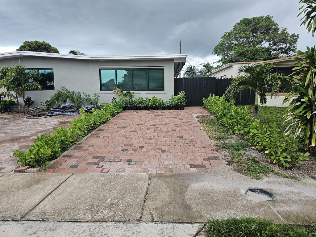 1330 Ne 41st Drive - Photo 0