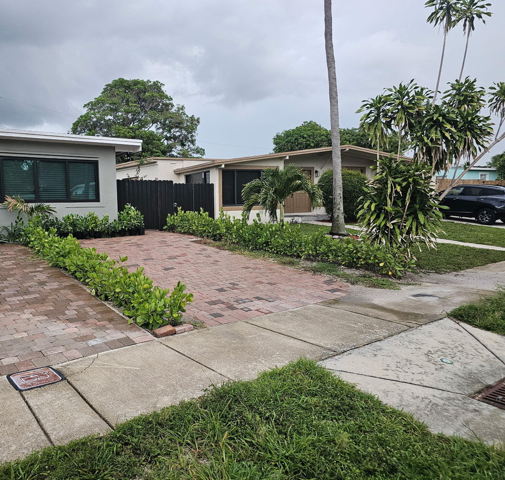 1330 Ne 41st Drive - Photo 1