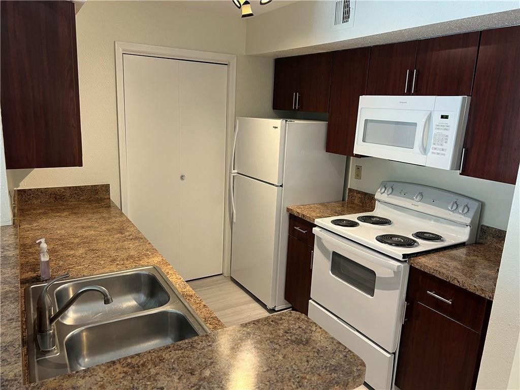 875 Riverside Drive - Photo 6