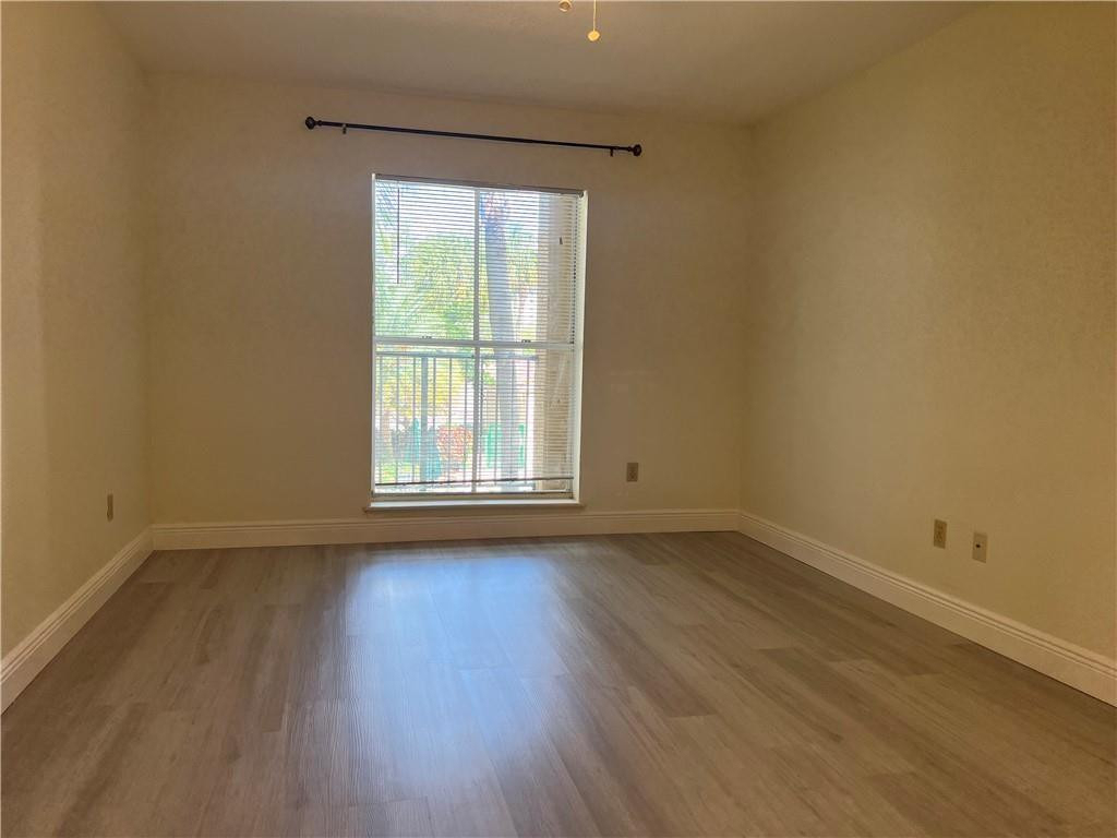 875 Riverside Drive - Photo 14