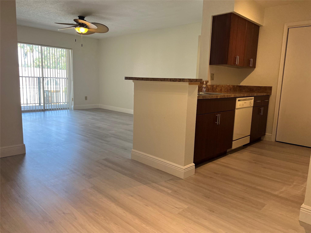 875 Riverside Drive - Photo 4