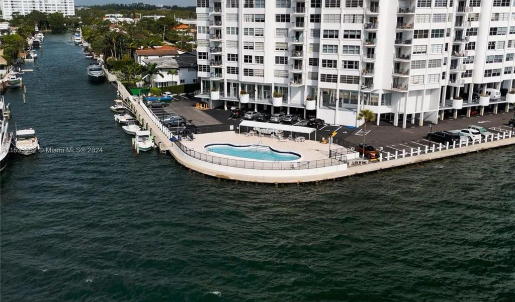 11930 N Bayshore Drive - Photo 8
