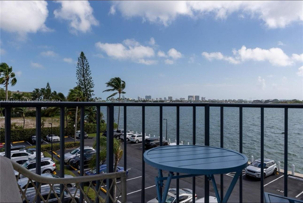 11930 N Bayshore Drive - Photo 2